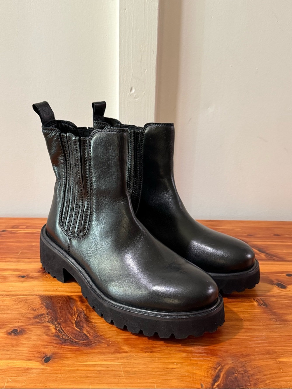 NEW Seychelles Cashew Platform Black Leather Chelsea Boots